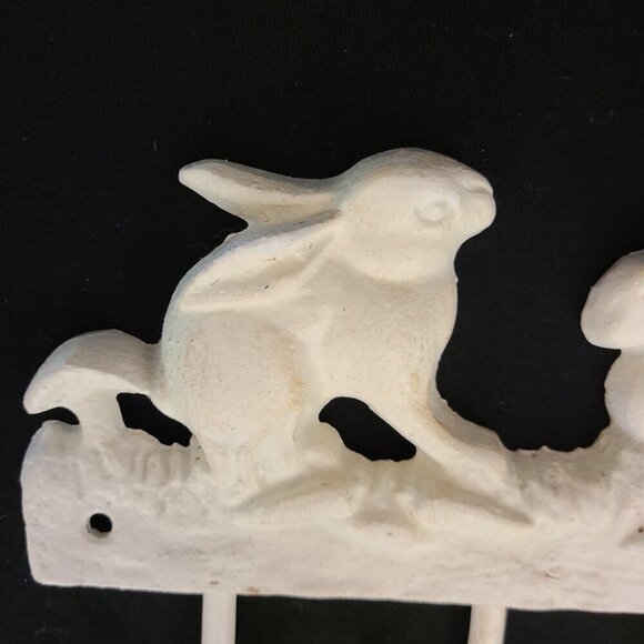Vintage Cast Iron White Rabbit Bunny in Grass Wall Hanging 5 Hooks - Picture 15 of 16